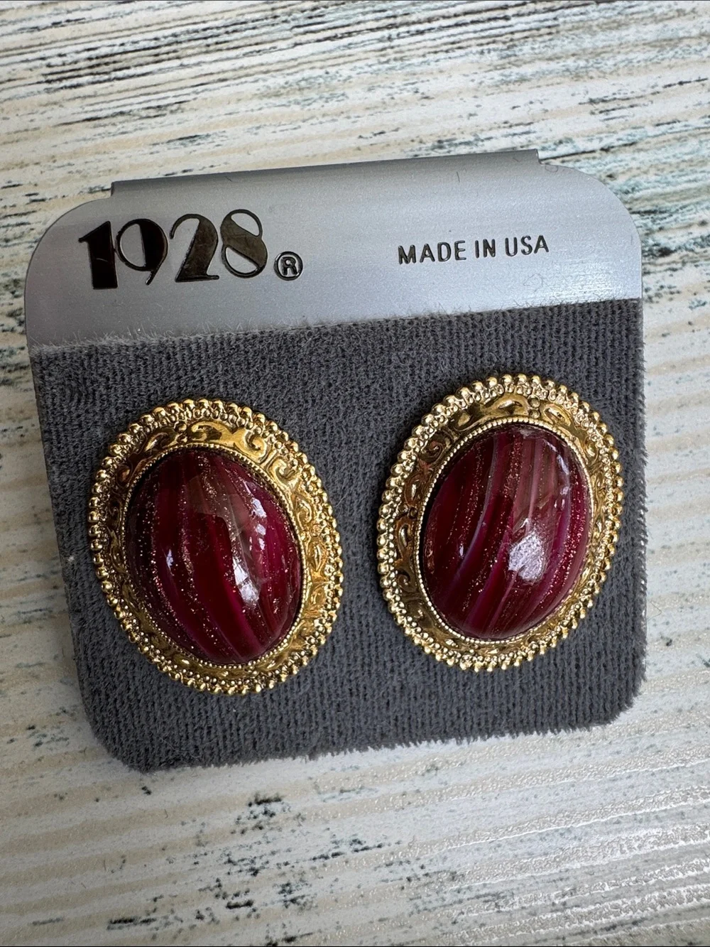 NWT Vintage 1928 Gold-Tone Feather Brooch and Earring Set with Red Cabochons
